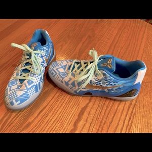 COPY - Nike Kobe shoes 5Y hyper cobalt/white